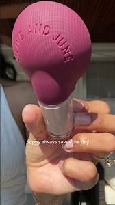 Have more stability when painting your own nails at home with Poppy!