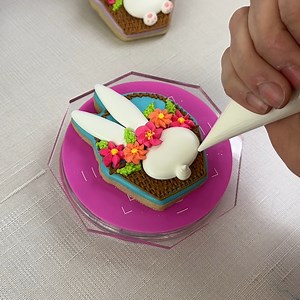 1.6K views · 71 reactions | This adorable bunny cookie is hopping right into spring with its vibrant flowers and playful design. Perfect for Easter, spring celebrations, or just because you need a dose of cuteness in your day! #CookieArt #SpringVibes #BunnyCookies #SugarCookieMagic | The Cookie Countess | Facebook