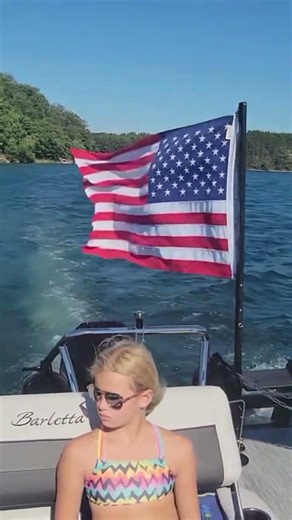 Searching for the best #pontoon flagpole setup? 🇺🇸