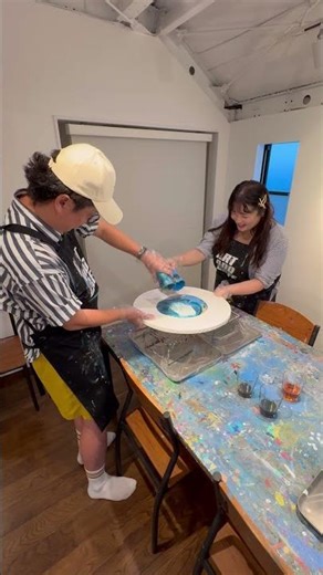 🎨 アートアンドカフェ（Art and Cafe Tokyo）では、ワインと音楽に包まれながら、誰でも“失敗しないアート体験”が楽しめます。絵が苦手でも大丈夫。世界にひとつの作品が完成✨ #アート