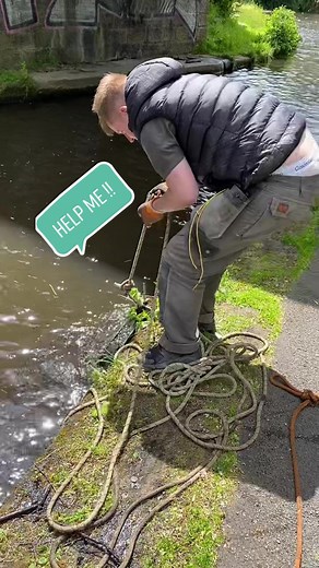 Help me !!#JDPassItOn #foryoupage #fyp #O2HereComesBrighter #magnetfishing