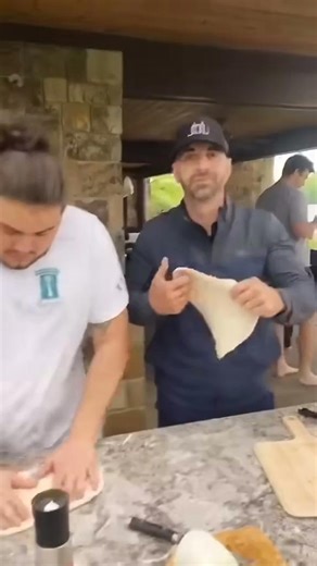 How to make homemade pizza! 🍕