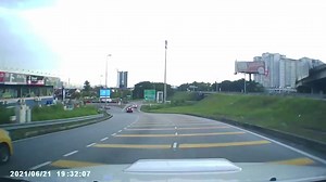 SELANGOR 23/06/2021. Rakaman DashCam kemalangan melibatkan motosikal dan kereta di Greenwood Gombak, kelmarin. | Kelab Info Malaysia