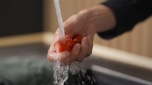 The new BORA X Pure. Maximum cooking surface embedded in a black, purist design with iconic pin-look air inlet nozzle. The hob can be connected to BORA JOY and the home network. BORA Assist makes cooking easier by setting various additional functions that can be controlled via the app or directly on the cooktop. The BORA X Pure is now available with glossy or matt glass ceramic. 🖤 | BORA