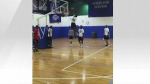 Height doesn't stop this 5'2\" dunker