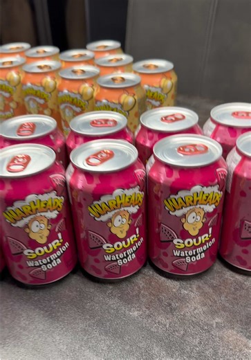 Fruchtig, spritzig und einfach richtig besonders 🍉🥤 Die Warheads Sour Watermelon Soda bringt dir süßen Wassermelonen-Geschmack mit einem extra coolen Twist direkt ins Glas. Im Bundle perfekt zum Teilen, Sammeln oder eisgekühlt genießen 😍 #Warheads #WatermelonSoda #SodaLover #dealsfürdich #tiktokmademebuyit