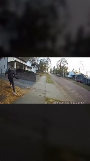 EFT | Effective Fitness Training™️ | REAL FOOT PURSUITS DON’T FOLLOW THE SCRIPT. There are too many variables on the street to pretend that “more bodies” is always the... | Instagram