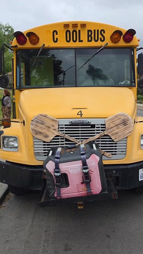 Pizza & Beer from a School Bus - San Diego Mobile Bar Service | Yellow Productions Travel Guides