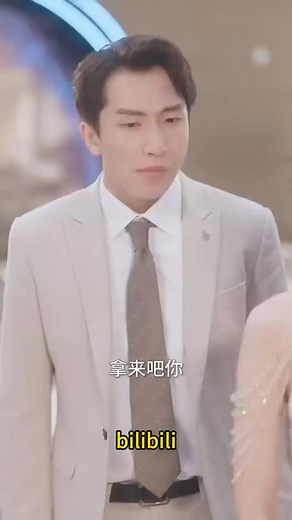 In order to maintain the villain, she worked hard to block everyone, but she didn't want to be more and more favored. Title: "Cannon fodder female matching is not internal friction, and the villain's husband leans up" 《炮灰女配不内耗，反派老公往上靠》 ML： 冯梓洲 feng zi zhou FL： 阮思瑶 ruan si yao | CKzone