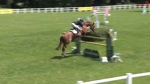 A hop, skip, and a “Jive” into top spot! 🥳 With this faultless round, Gemma Hallett and Billy Jive galloped to the win of the Senior 1.30m Grand Prix on the final day of competition at Bicton. 🔝🏆 Check out that turn back to the final line! What a team! 👏 👀 You can relive every round and every win from Bicton anytime in the ClipMyHorse.TV ARCHIVE. ➡️ 📺 watch.clipmyhorse.tv/Bicton-June-3Day-BS Bicton Arena British Showjumping Gemma Hallett Equestrian The Billy Stud #Jumping #ShowJumping #cli