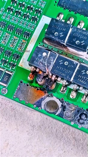 Removing SMD MOSFETs from dual layout boards.#remove #mosfet #pcb #layoutpcb