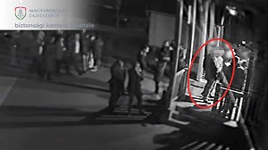 1.3K views · 3 comments | Nem táncolt a régi asszony, ezért megviperázta az új embert. Röviden: bunyó volt Siófokon! Mindent elmagyarázó cikk a kommenteknél! #videó #verekedés | Sonline.hu - Somogy közösségi és hírportálja | Facebook