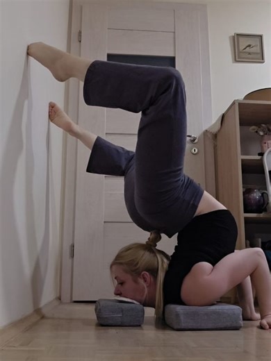 Kasia Kwaśniewicz | Flexibility, Contortion Teacher | Some highlights of my recent practice - focusing on opening upper body and shoulders, adding little adjustments to help me engage every... | Instagram