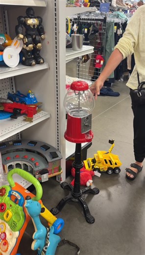 245K views · 5.1K reactions | is the vintage gumball machine SUPER COOL or a waste of money? 﫣藍來 more thrifting treasures vs. trash! ❤️ #thrifting #thrifthaul #thriftfinds #thriftstorefinds #upcycling #thriftvlog #secondhandstore #goodwillfinds | Kenzie Marie Home | Facebook