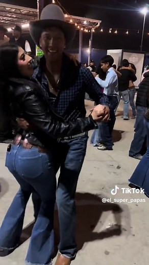 💂🏿‍♀️🍟🥔🎩🕺🏻#elsuperpapas #fyp #cali #bailes #bailando #liveaudio #blowthisup #calistyle #capcut #caliboys #socal #banda @marise1aa