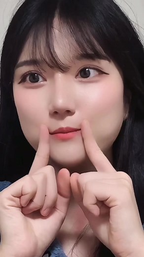 Small Lip Beauty: The Allure of Petite Lips Around the World