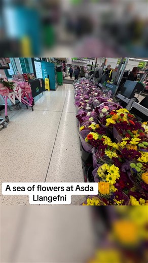 Mother’s Day Flowers are in full flow #asda #asdallangefni #retail