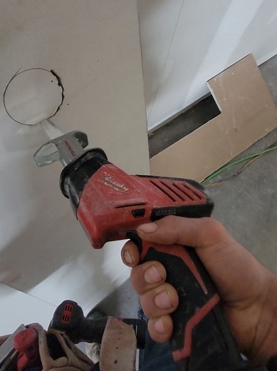 Hackzall? Nah Son, powered keyhole saw! #construction #work #bluecollar #drywall #hack #milwaukee #milwaukeetools #occidental #4upage #fyp