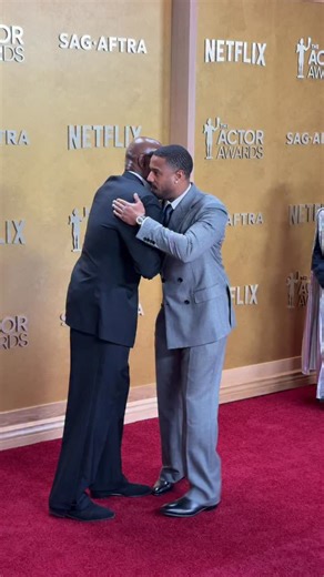 ‘Sinners’ star @michaelbjordan arrives at the @actorawards with his mother on his arm—and reunites with costar @theauthenticdelroylindo. | ELLE Magazine (US)