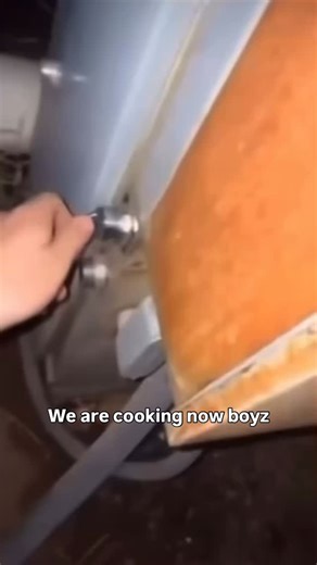 ⚡ What Is an Arc Flash? An arc flash is a sudden release of electrical energy through the air when a high-voltage gap exists and there’s a breakdown between conductors. In simple terms — it’s an explosive burst of heat, light, and pressure that can cause severe injuries in a split second. Temperatures can reach up to 35,000°F (hotter than the surface of the sun 🌞), melting metal, damaging equipment, and creating shockwaves strong enough to knock workers off their feet. That’s why arc flash PPE 