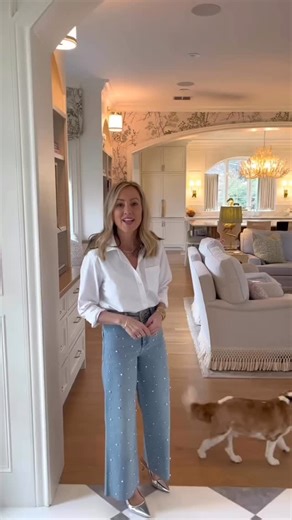 Welcome to part two of our #HomeSweetHewett home tour! 🏡✨ Today, we’re taking you through the remainder of the downstairs, showing you the flow from the living room all the way back to the mudroom. But we’re not done yet, tomorrow, we’re heading upstairs to show you the first half of the second floor! Stay tuned! 👀 | A Well Dressed Home, LLC