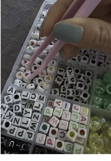Crea tu pulsera de palabras con cuentas DIY