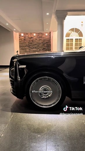 Exploring the Rolls Royce Phantom 8 Series 2 EWB