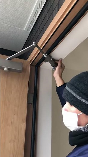 サッシ調整玄関ドア開閉角度