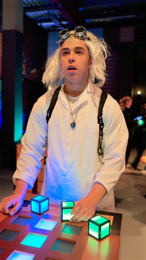 Mr Pickle Pans Arrives in Minecraft! Collecting Wood, Stone & Orbs 🌲🪨✨