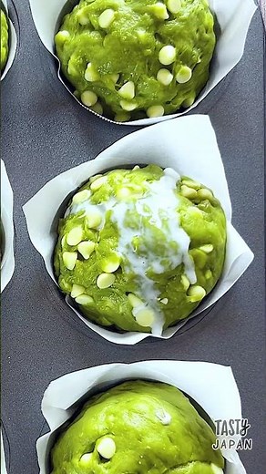 抹茶好き、大変です。ホワイトチョコたっぷりの濃厚クリームパンを作ってみたら幸せすぎた / Chocolate Chip Matcha Cream Bun