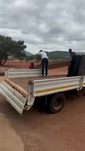 “Loading the stage into the truck 🎤🚚 Next stop: Polokwane Cricket Club showtime!” #StageSetup #HunadiTheHost #KuneneEventsAndDecorLimpopomusicstreaming #StageSuccess #limpopo
