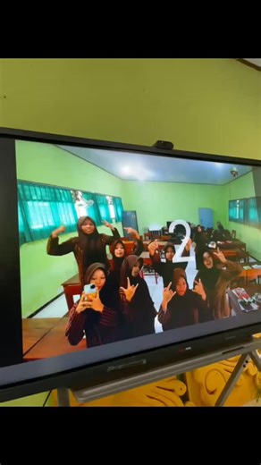 ѕємвιℓαη ∂υωα 💿🦢🐚 on Instagram: "git agit agit 😝🤟🏻"