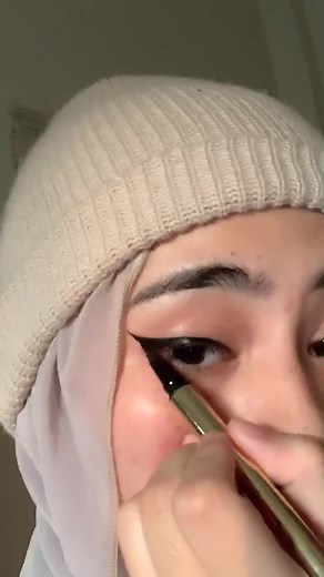Eyeliner Tutorial for Perfecting Your Look
