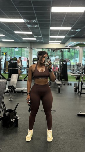 Save & execute this on your next lower body day to strengthen your quads ✅ #legday #lowerbodyworkout #fitnessmotivation #workouts #gymworkouts #quads #gymreels #fitness ##fitnessreels | Tia Nate'
