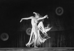 Watch Metropolis’ Cinematically Innovative Dance Scene, Restored as Fritz Lang Intended It to Be Seen (1927)