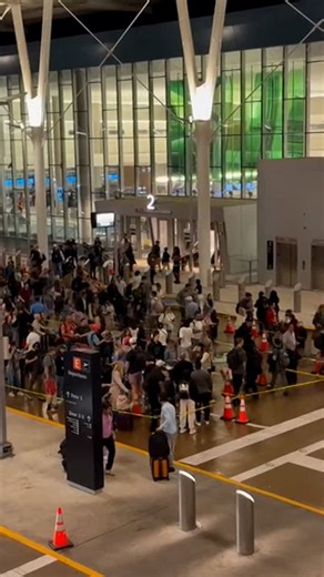 Houston passengers arriving 7-8 hours ahead of flights