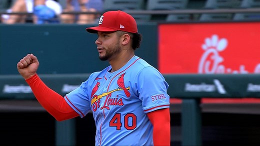 Donovan, Contreras complete diving play after review