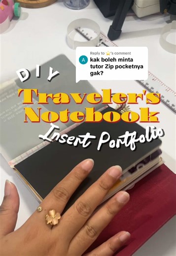Replying to @⭐ akhirnya tayang juga tutorial insert portofolio ini😭🔥 Bahan yang diperlukan: - ziplock bag, disini aku pake dari bekas packaging baju olahraga - penggaris - cutter - gunting - isolasi - washi tape feel free buat tanya dikolom komentar kalau misal ada yg mau ditanyakan ya! 😍 #bulletjournal #travelersnotebook #portfolio #stationery #louisecarmeninspired #louisecarmen #midori #leatherjournal #junkjournal