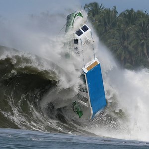 You DON'T want to mess with big waves 😳🌊 | UNILAD Adventure