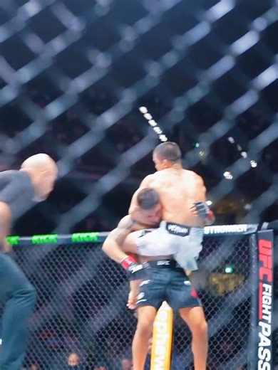 Exciting Boxing Match Highlights: Unfreezing Moments