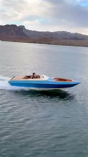 Speedboat Magazine #speedboatmagazine #sbmag on Instagram: "HOWARD 28 BULLET This timeless beauty is the 28 Bullet from Howard Custom Boats, powered by a Mercury Racing 565 sterndrive engine. With an open bow and mid-cabin, this performer checked all the boxes. Full review in an upcoming issue of Speedboat Magazine. @howardcustomboats @mercuryracing @turbo0351 @nauticalresort @havasurivieramarina @bob_teague @leeraymond @tommygunimages @havasumediaproductions @eternity_helicopters #howardcustomb