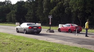 BMW 330Ci E46 vs Dodge Challenger SRT8 – Quarter Mile Drag Race and Acceleration