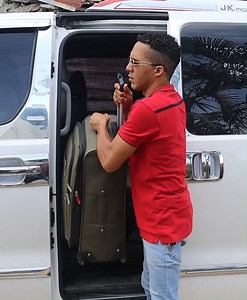 906K views · 11K reactions | Duro 6 años trabajando fuera del país para darle todo a su esposa y al regresar se encontró con tremenda sorpresa #reflexiones #parati | Argeny Bautista HD | Facebook