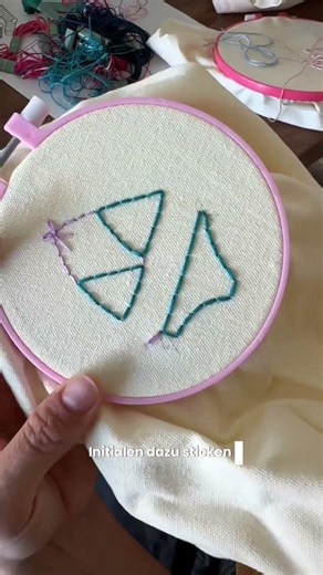 Embroidery FREEBIE: Embroidering laundry bags as a gift idea - template for download