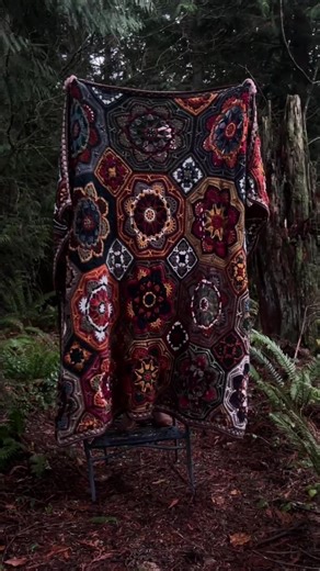 10 months of work 🥲 info below! Pattern: Persian Tiles by Janie Crow Yarn: Big twist value: Taupe, cinnamon, chocolate brown, dark teal, rust, navy blue, mushroom, olive drab, mustard, cream. Red heart hunter green. And a red from Caron. Videography & help w color choices by my sister @𝙺𝚊𝚒𝚝𝚕𝚢𝚗🪐✨ #crochet #crochetreveal #persiantilesblanket #fiberart #crochettok