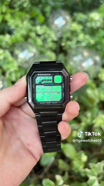 A very delicate and beautiful small black digital watch #watch #menswatch #reloj #blackwatch #digitalwatch #fyp #tiktokmademebuyit