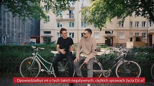 Przed Wami kolejny świeżutki odcinek cyklu „Bierz życie za rogi”. Travelgramer Marcin Kuciński porwał w świat wyzwań kolejnego gościa. Tym razem był to DJ NOZ aka eNOZet człowieku! Co wyszło z ich spotkania? Dajemy słowo, chłopaki naprawdę się wkręcili. Liczymy, że ten odcinek to będzie prawdziwy HIT! ✋ | Bank Pekao S.A.