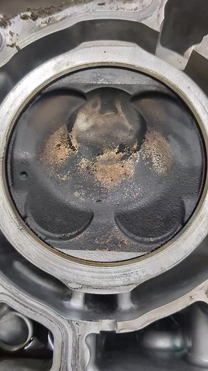 Signs of a failed bearing on a Subaru FA 2.0L #subaruwrxsti #subaru #cylinder #mecano #mecanic #enginebuild #enginebuilding #machinist #piston #rod #fa20 #bearing #oem #crankshaft