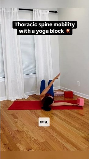 Thoracic Spine Mobility with a Yoga Block 💥 #mobility #yogatutorial #yogablocks