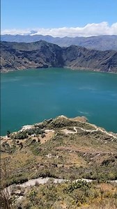 Volcan Illiniza y Laguna de Quilotoa/Illiniza Volcano and Quilotoa Lagoon. #ecuador #quilotoa